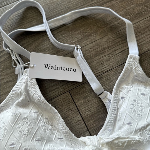 LAST PRICE🍒🤍 WEINICOCO tie knot swimming set 🤍 - Picture 4 of 10